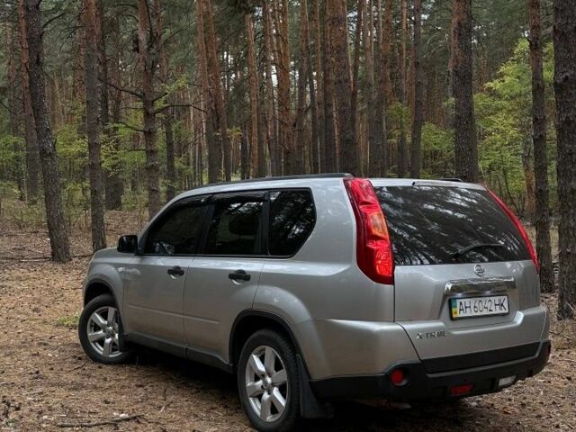 Серый Ниссан ИксТрейл, объемом двигателя 2 л и пробегом 280 тыс. км за 7950 $, фото 4 на Automoto.ua