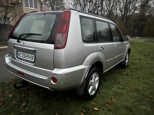 Серый Ниссан ИксТрейл, объемом двигателя 2.2 л и пробегом 267 тыс. км за 4400 $, фото 5 на Automoto.ua