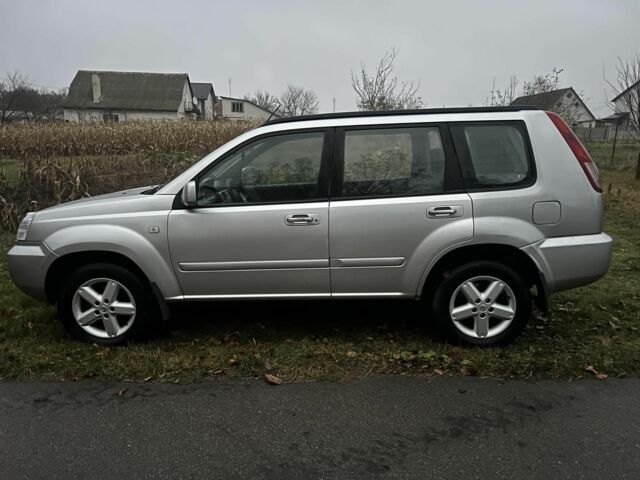 Серый Ниссан ИксТрейл, объемом двигателя 2.2 л и пробегом 267 тыс. км за 4400 $, фото 3 на Automoto.ua