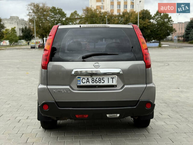 Серый Ниссан ИксТрейл, объемом двигателя 2 л и пробегом 225 тыс. км за 8800 $, фото 8 на Automoto.ua