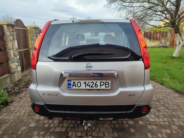 Серый Ниссан ИксТрейл, объемом двигателя 2 л и пробегом 230 тыс. км за 7950 $, фото 4 на Automoto.ua