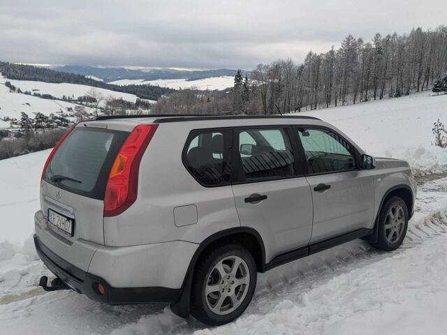 Серый Ниссан ИксТрейл, объемом двигателя 2 л и пробегом 247 тыс. км за 5911 $, фото 1 на Automoto.ua