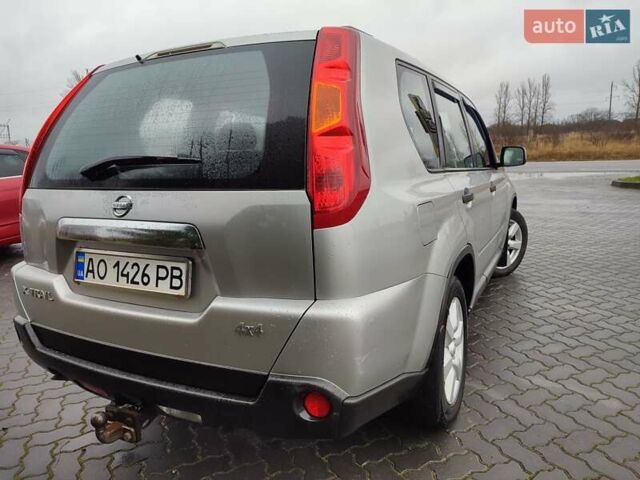 Серый Ниссан ИксТрейл, объемом двигателя 2 л и пробегом 230 тыс. км за 7900 $, фото 7 на Automoto.ua