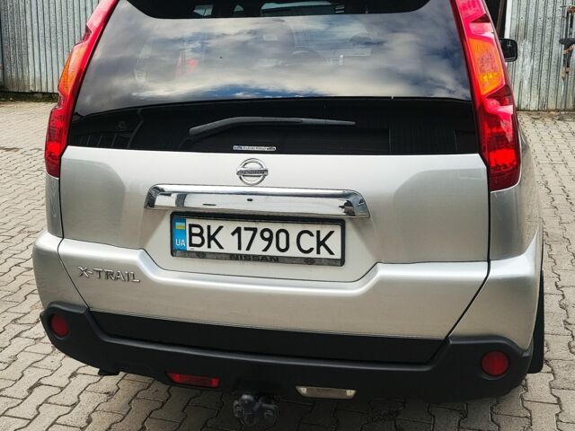 Сірий Ніссан ІксТрейл, об'ємом двигуна 2 л та пробігом 231 тис. км за 8200 $, фото 3 на Automoto.ua