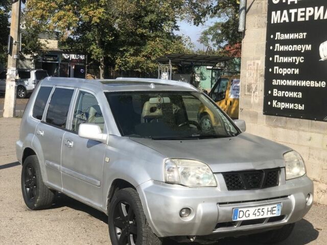 Серый Ниссан ИксТрейл, объемом двигателя 2.2 л и пробегом 222 тыс. км за 3500 $, фото 2 на Automoto.ua