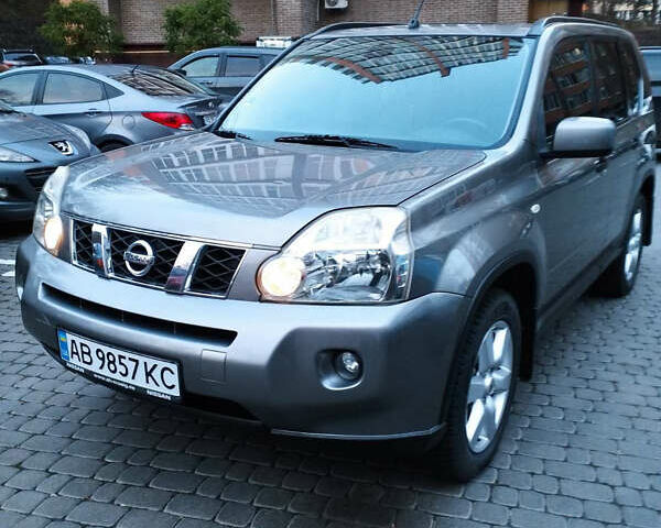 Серый Ниссан ИксТрейл, объемом двигателя 2 л и пробегом 220 тыс. км за 9700 $, фото 1 на Automoto.ua