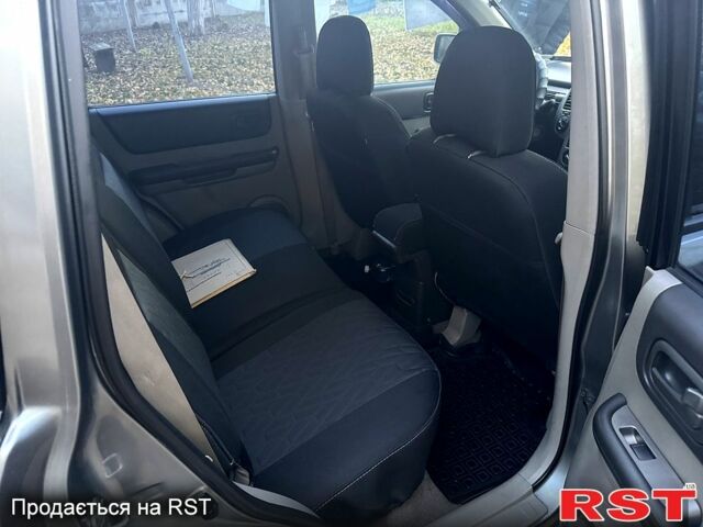 Серый Ниссан ИксТрейл, объемом двигателя 2.5 л и пробегом 333 тыс. км за 7100 $, фото 9 на Automoto.ua