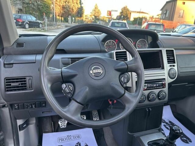 Серый Ниссан ИксТрейл, объемом двигателя 2.2 л и пробегом 147 тыс. км за 3000 $, фото 11 на Automoto.ua