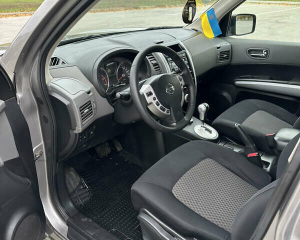 Серый Ниссан ИксТрейл, объемом двигателя 2 л и пробегом 247 тыс. км за 8800 $, фото 11 на Automoto.ua