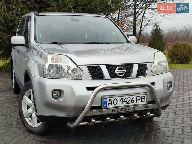 Серый Ниссан ИксТрейл, объемом двигателя 2 л и пробегом 230 тыс. км за 7900 $, фото 2 на Automoto.ua