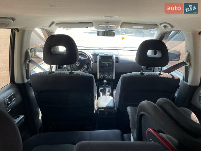 Серый Ниссан ИксТрейл, объемом двигателя 2.49 л и пробегом 248 тыс. км за 9800 $, фото 5 на Automoto.ua