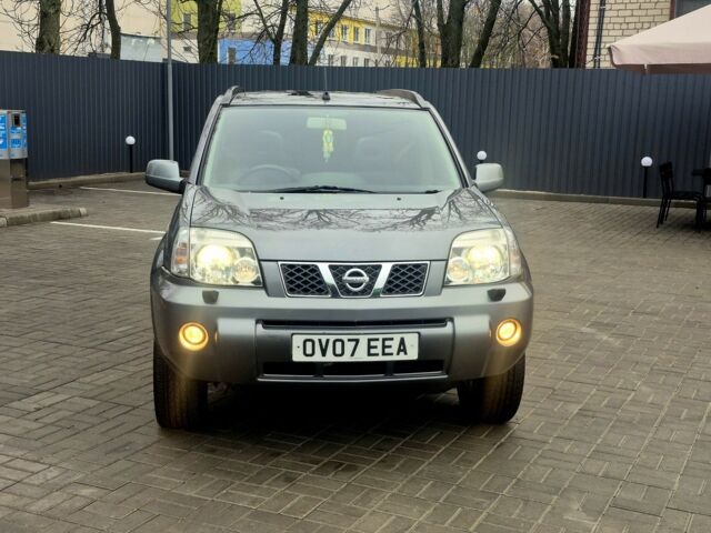 Серый Ниссан ИксТрейл, объемом двигателя 2 л и пробегом 160 тыс. км за 3550 $, фото 2 на Automoto.ua
