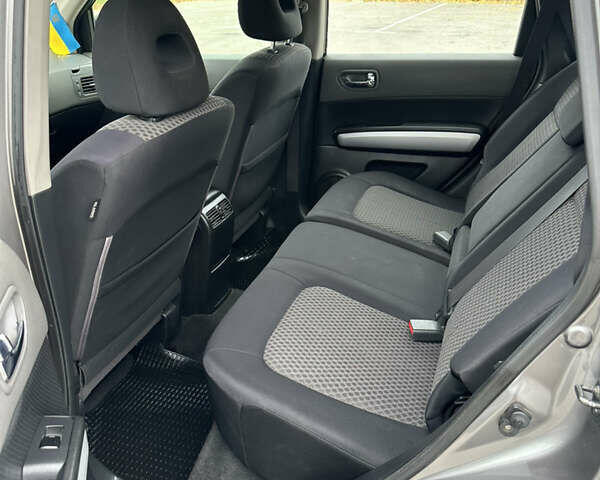 Серый Ниссан ИксТрейл, объемом двигателя 2 л и пробегом 247 тыс. км за 8800 $, фото 12 на Automoto.ua