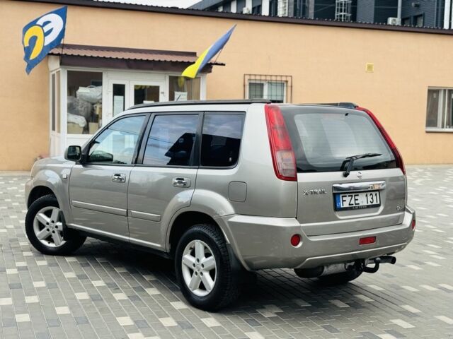 Серый Ниссан ИксТрейл, объемом двигателя 2.2 л и пробегом 170 тыс. км за 4250 $, фото 2 на Automoto.ua