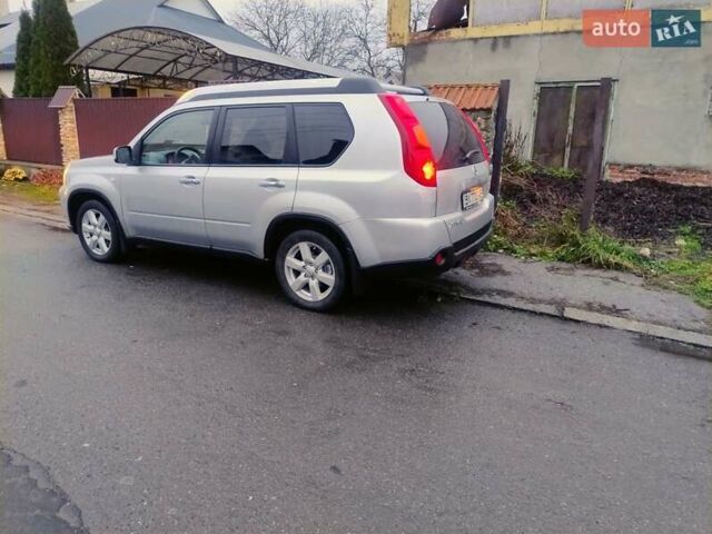 Серый Ниссан ИксТрейл, объемом двигателя 2 л и пробегом 275 тыс. км за 7200 $, фото 3 на Automoto.ua