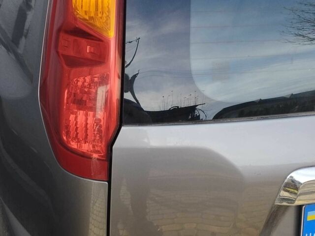 Серый Ниссан ИксТрейл, объемом двигателя 2 л и пробегом 173 тыс. км за 9200 $, фото 4 на Automoto.ua