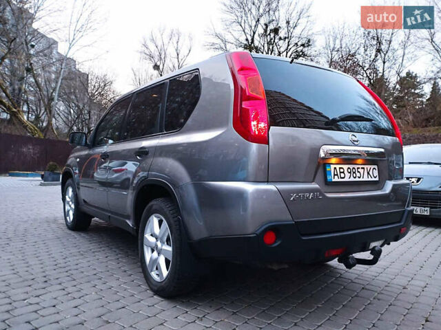 Серый Ниссан ИксТрейл, объемом двигателя 2 л и пробегом 220 тыс. км за 9700 $, фото 3 на Automoto.ua