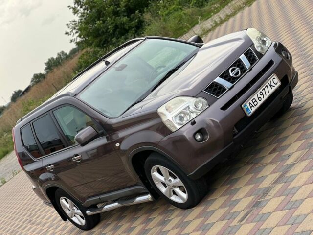 Серый Ниссан ИксТрейл, объемом двигателя 2 л и пробегом 272 тыс. км за 9000 $, фото 3 на Automoto.ua