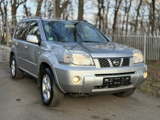 Серый Ниссан ИксТрейл, объемом двигателя 2.2 л и пробегом 297 тыс. км за 4950 $, фото 9 на Automoto.ua