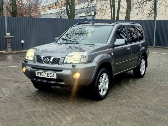 Серый Ниссан ИксТрейл, объемом двигателя 2 л и пробегом 160 тыс. км за 3550 $, фото 3 на Automoto.ua