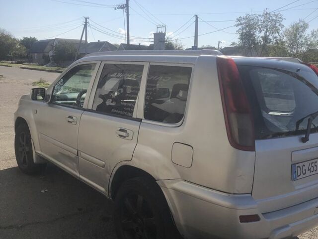 Серый Ниссан ИксТрейл, объемом двигателя 2.2 л и пробегом 222 тыс. км за 3500 $, фото 4 на Automoto.ua