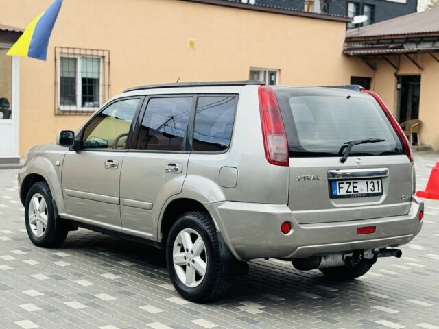 Серый Ниссан ИксТрейл, объемом двигателя 2.2 л и пробегом 170 тыс. км за 4250 $, фото 6 на Automoto.ua