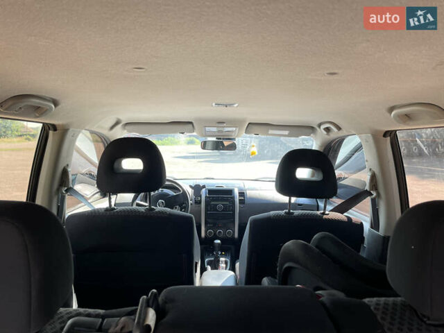 Серый Ниссан ИксТрейл, объемом двигателя 2.49 л и пробегом 248 тыс. км за 9800 $, фото 6 на Automoto.ua