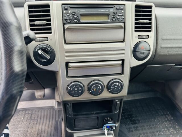 Серый Ниссан ИксТрейл, объемом двигателя 2.2 л и пробегом 170 тыс. км за 4250 $, фото 15 на Automoto.ua