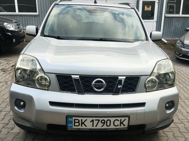 Сірий Ніссан ІксТрейл, об'ємом двигуна 2 л та пробігом 231 тис. км за 8200 $, фото 1 на Automoto.ua
