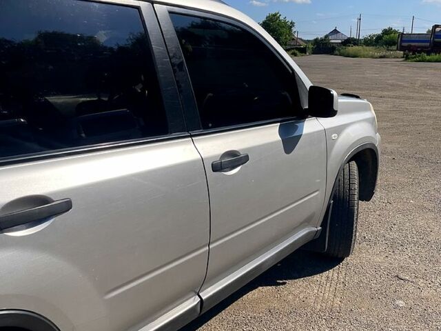 Серый Ниссан ИксТрейл, объемом двигателя 2.5 л и пробегом 270 тыс. км за 9800 $, фото 6 на Automoto.ua