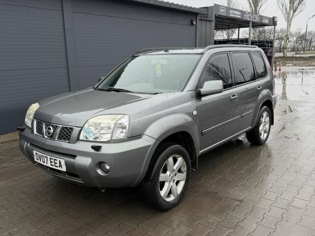 Серый Ниссан ИксТрейл, объемом двигателя 2.2 л и пробегом 150 тыс. км за 2500 $, фото 2 на Automoto.ua