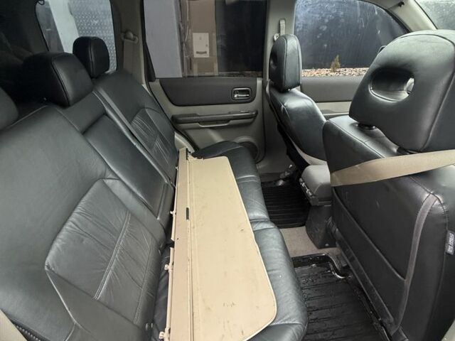 Серый Ниссан ИксТрейл, объемом двигателя 2.2 л и пробегом 150 тыс. км за 2500 $, фото 11 на Automoto.ua