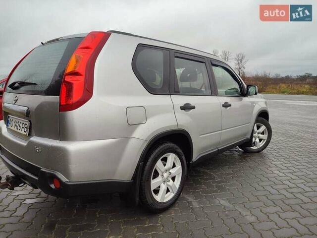 Серый Ниссан ИксТрейл, объемом двигателя 2 л и пробегом 230 тыс. км за 7900 $, фото 5 на Automoto.ua