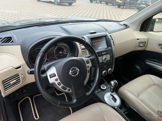 Серый Ниссан ИксТрейл, объемом двигателя 2 л и пробегом 272 тыс. км за 9000 $, фото 5 на Automoto.ua