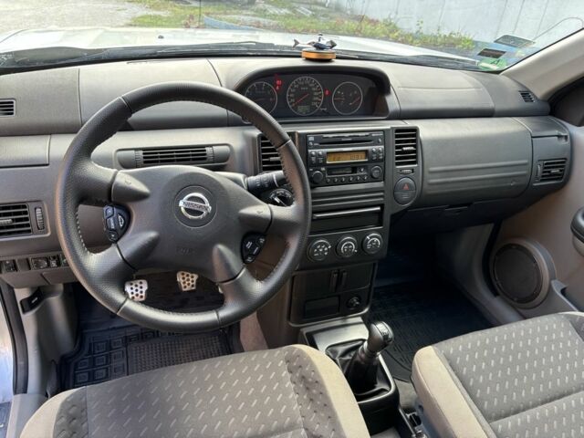 Сірий Ніссан ІксТрейл, об'ємом двигуна 2.2 л та пробігом 2 тис. км за 5000 $, фото 7 на Automoto.ua