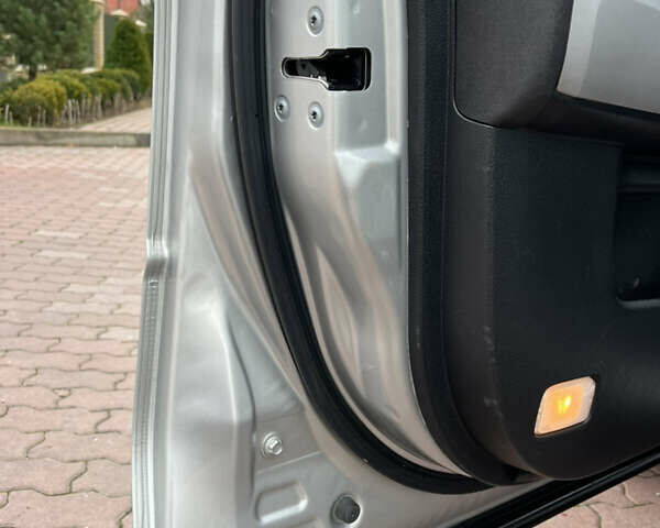 Серый Ниссан ИксТрейл, объемом двигателя 2.5 л и пробегом 155 тыс. км за 8750 $, фото 18 на Automoto.ua