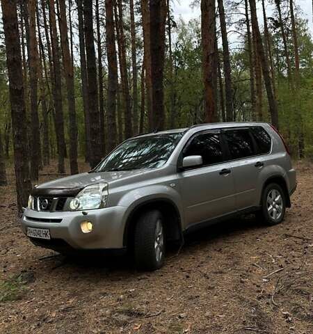 Сірий Ніссан ІксТрейл, об'ємом двигуна 2 л та пробігом 283 тис. км за 8000 $, фото 2 на Automoto.ua