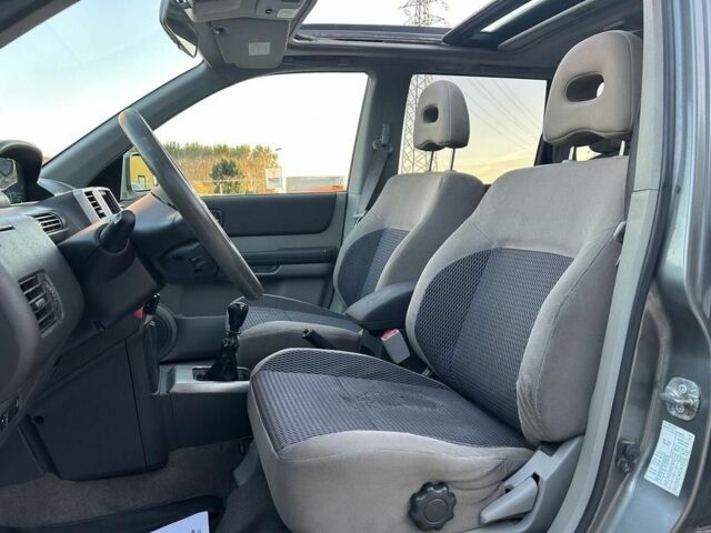 Серый Ниссан ИксТрейл, объемом двигателя 2.2 л и пробегом 147 тыс. км за 3000 $, фото 10 на Automoto.ua