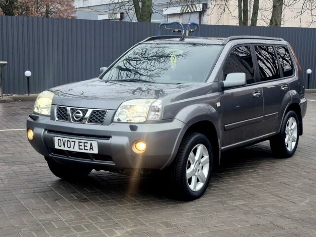 Серый Ниссан ИксТрейл, объемом двигателя 2 л и пробегом 160 тыс. км за 3550 $, фото 1 на Automoto.ua
