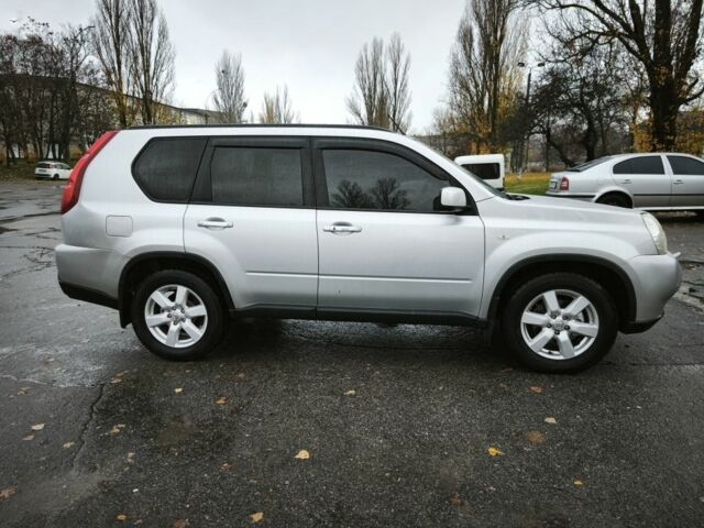 Сірий Ніссан ІксТрейл, об'ємом двигуна 2.5 л та пробігом 295 тис. км за 8200 $, фото 1 на Automoto.ua