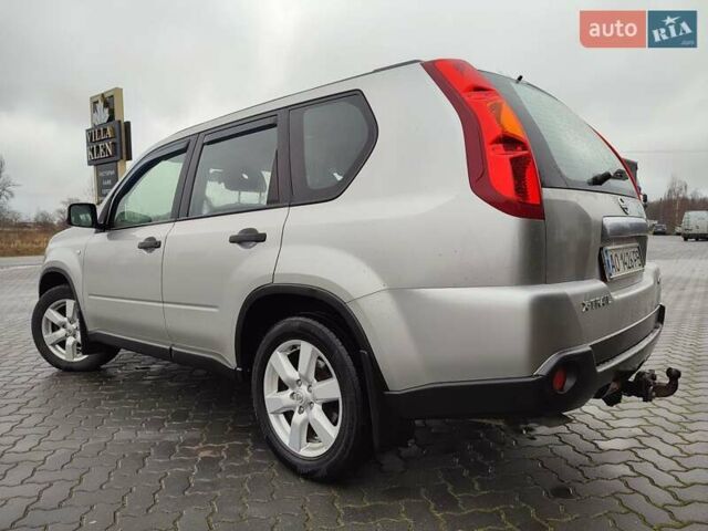 Серый Ниссан ИксТрейл, объемом двигателя 2 л и пробегом 230 тыс. км за 7900 $, фото 10 на Automoto.ua