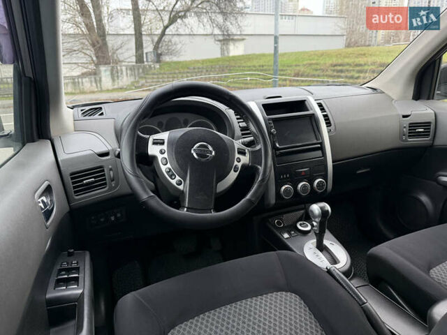 Серый Ниссан ИксТрейл, объемом двигателя 2 л и пробегом 235 тыс. км за 8300 $, фото 23 на Automoto.ua