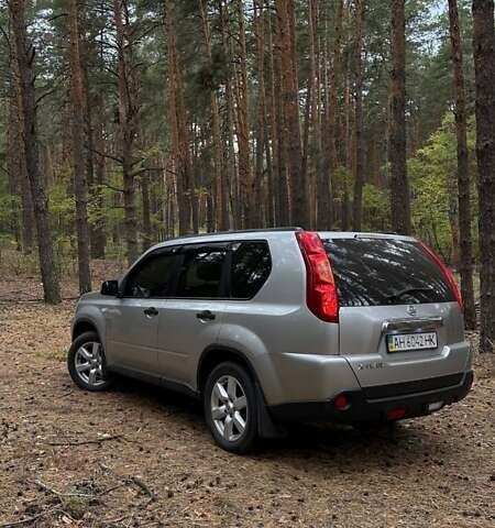 Сірий Ніссан ІксТрейл, об'ємом двигуна 2 л та пробігом 283 тис. км за 8000 $, фото 4 на Automoto.ua