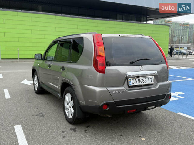 Серый Ниссан ИксТрейл, объемом двигателя 2 л и пробегом 235 тыс. км за 8300 $, фото 11 на Automoto.ua