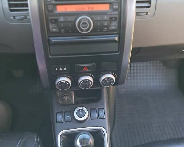 Серый Ниссан ИксТрейл, объемом двигателя 2 л и пробегом 207 тыс. км за 10000 $, фото 13 на Automoto.ua