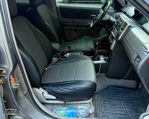 Серый Ниссан ИксТрейл, объемом двигателя 0 л и пробегом 360 тыс. км за 4700 $, фото 6 на Automoto.ua