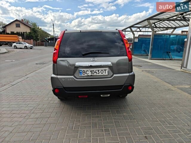 Сірий Ніссан ІксТрейл, об'ємом двигуна 2 л та пробігом 269 тис. км за 6950 $, фото 5 на Automoto.ua