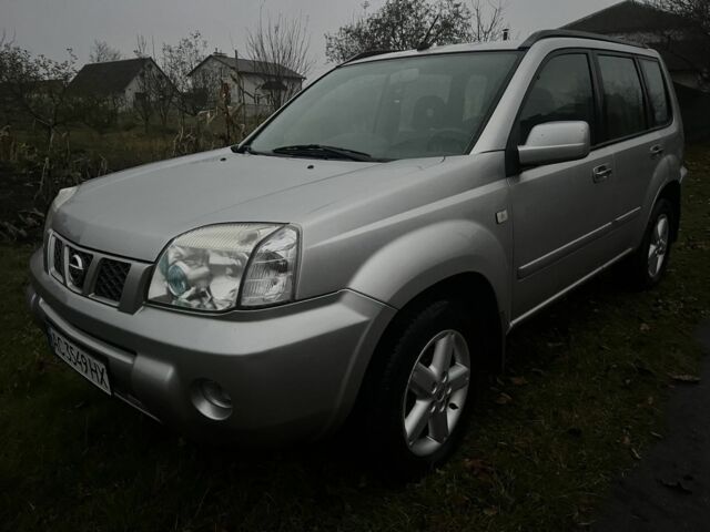 Серый Ниссан ИксТрейл, объемом двигателя 2.2 л и пробегом 267 тыс. км за 4400 $, фото 2 на Automoto.ua