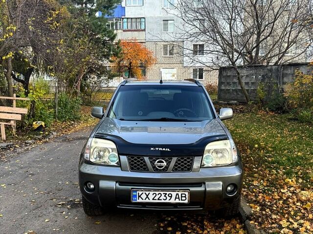 Серый Ниссан ИксТрейл, объемом двигателя 2.5 л и пробегом 333 тыс. км за 7100 $, фото 1 на Automoto.ua