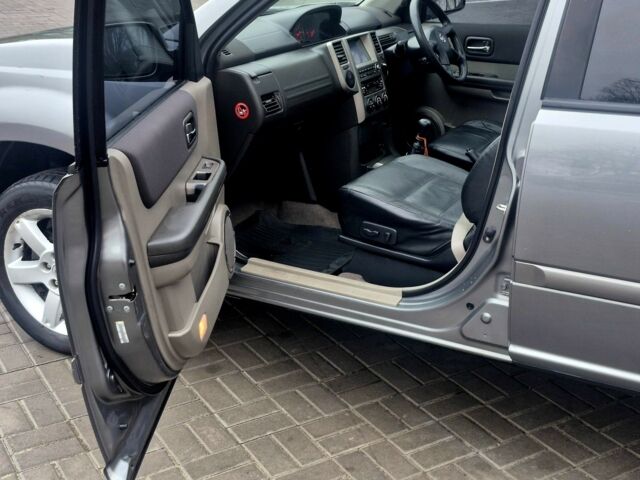 Серый Ниссан ИксТрейл, объемом двигателя 2 л и пробегом 160 тыс. км за 3550 $, фото 13 на Automoto.ua